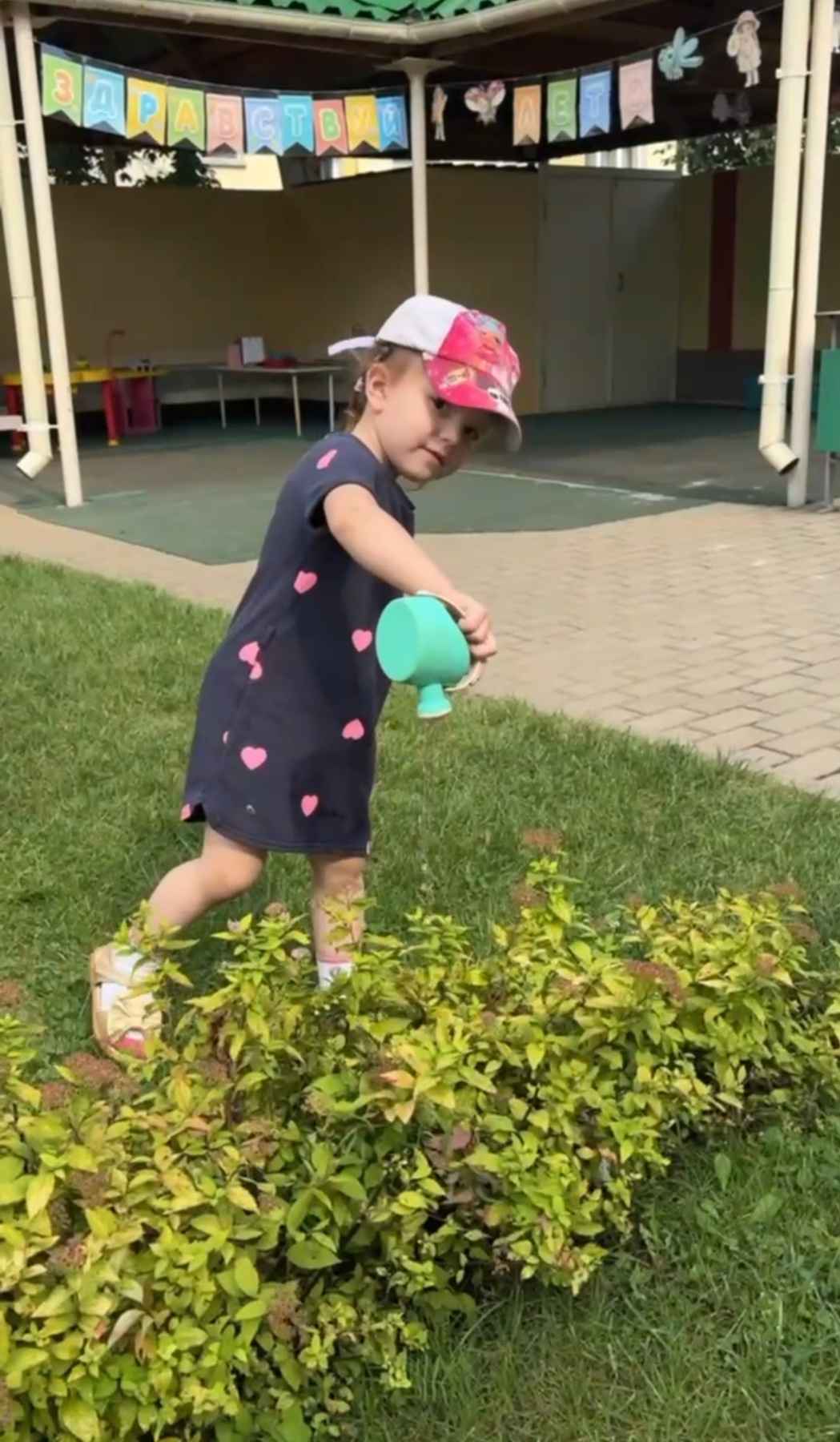 Малыши на прогулке